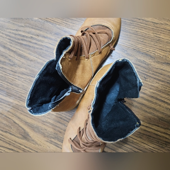 Source Unknown Tan Leather Ankle Boots - Picture 8 of 9